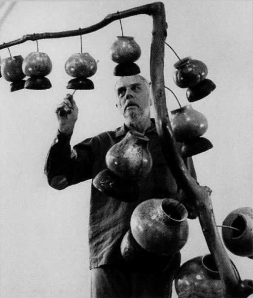 Harry_Partch_&amp;_Gourd_Tree